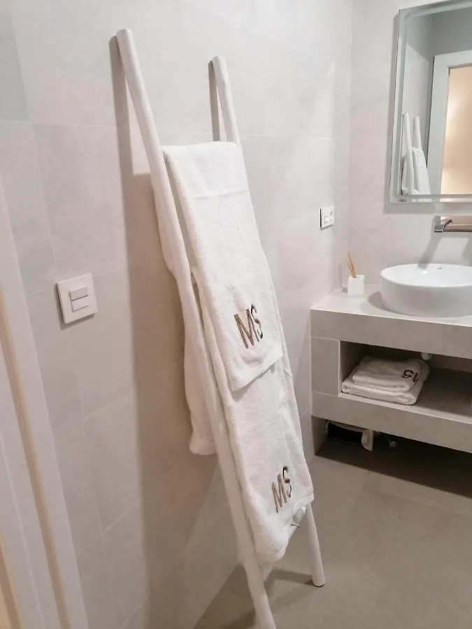 Apartamentos Madreselva Fernan Perez 아파트