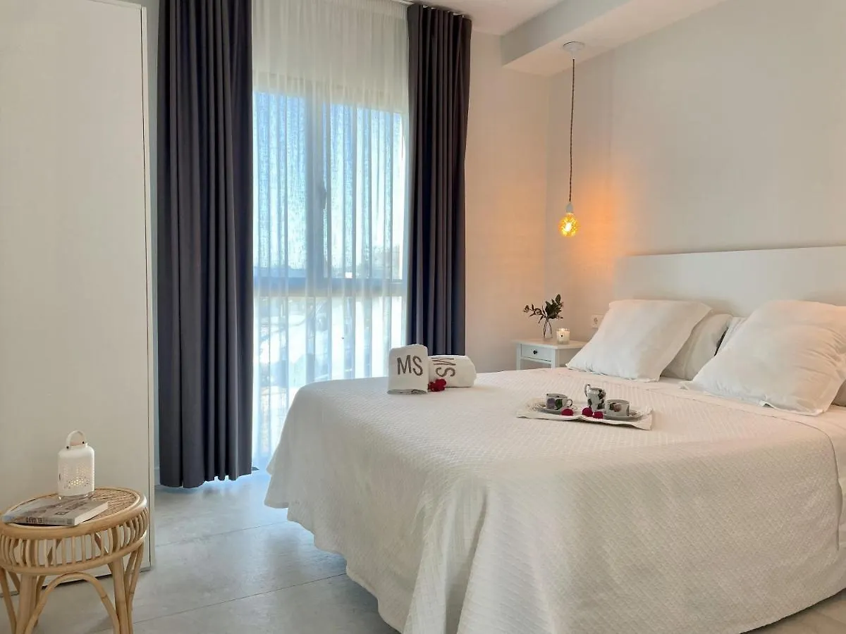 Apartamentos Madreselva Fernan Perez 아파트