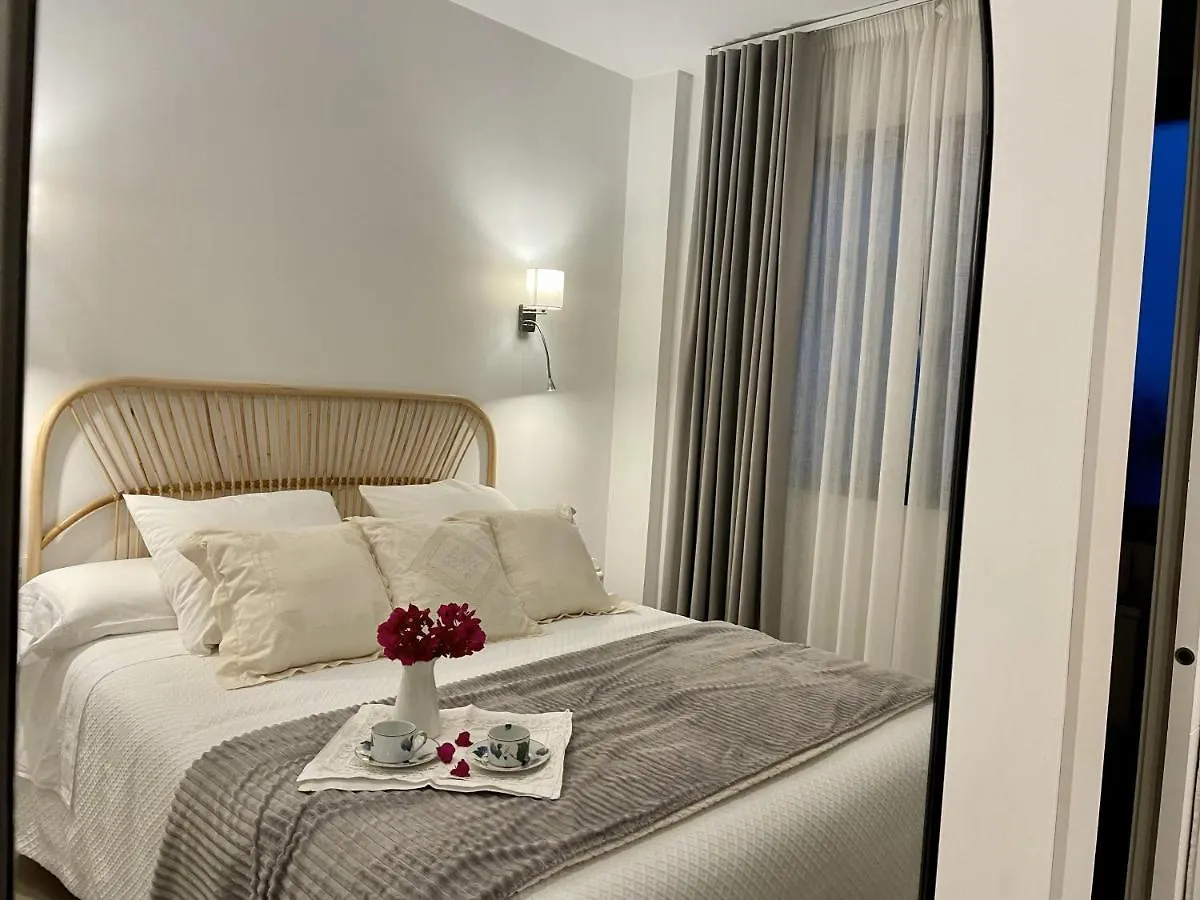Apartamentos Madreselva Fernan Perez 아파트