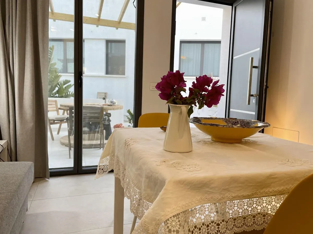 아파트 Apartamentos Madreselva Fernan Perez