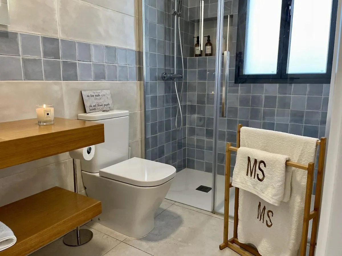 아파트 Apartamentos Madreselva Fernan Perez