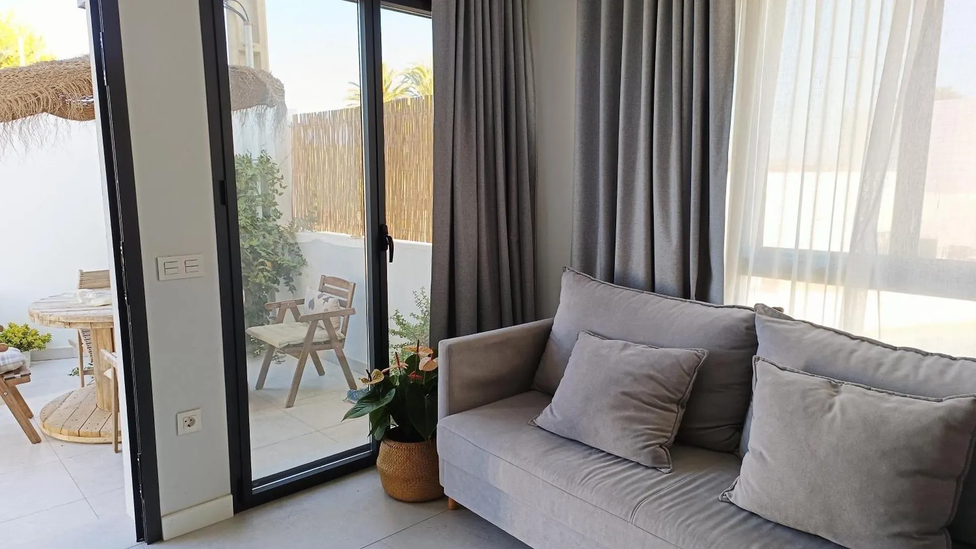 Apartamentos Madreselva Fernan Perez 스페인