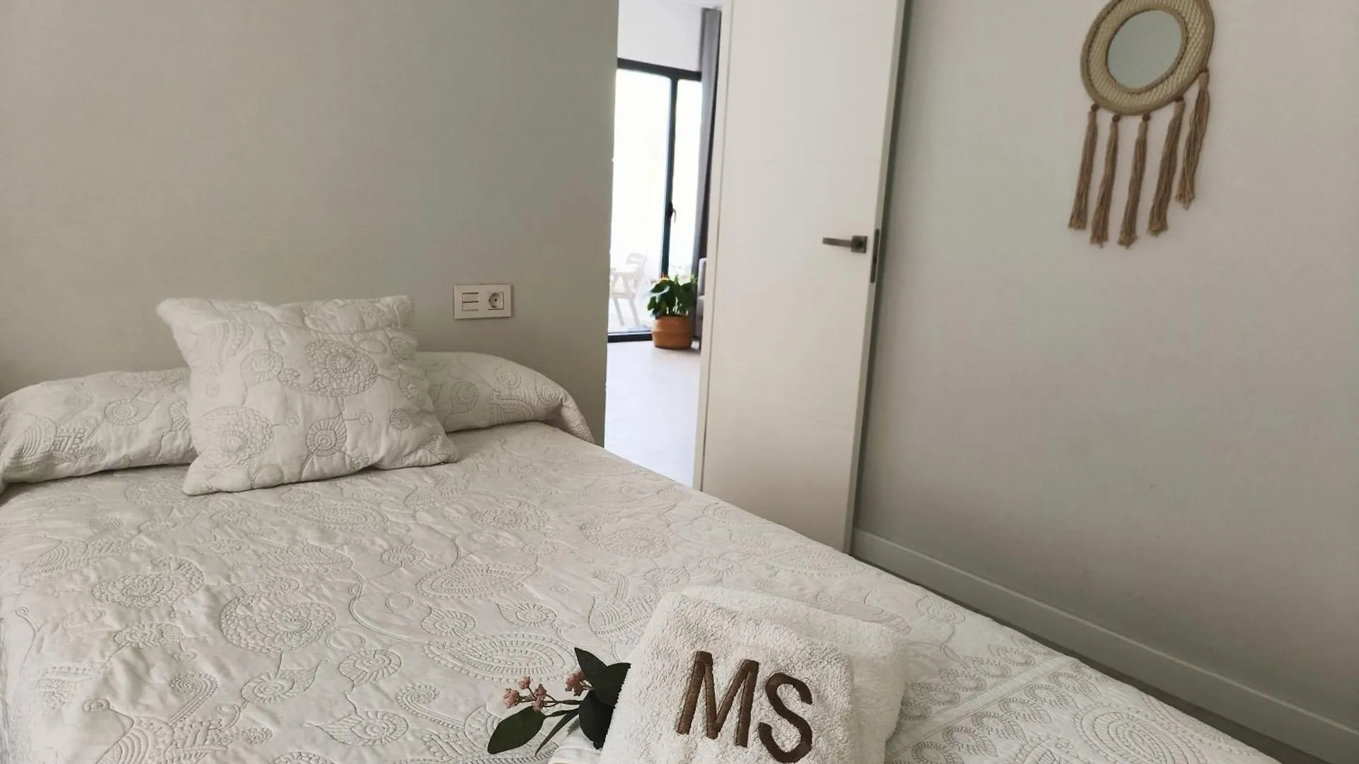 Apartamentos Madreselva Fernan Perez 0*,