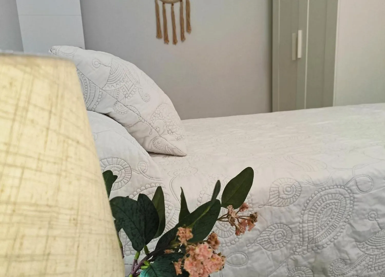 Apartamentos Madreselva Fernan Perez 아파트